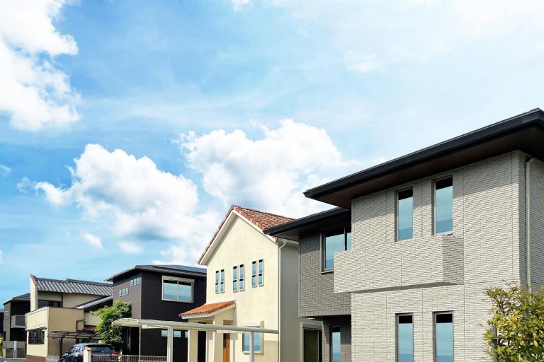 家が立ち並ぶ住宅街