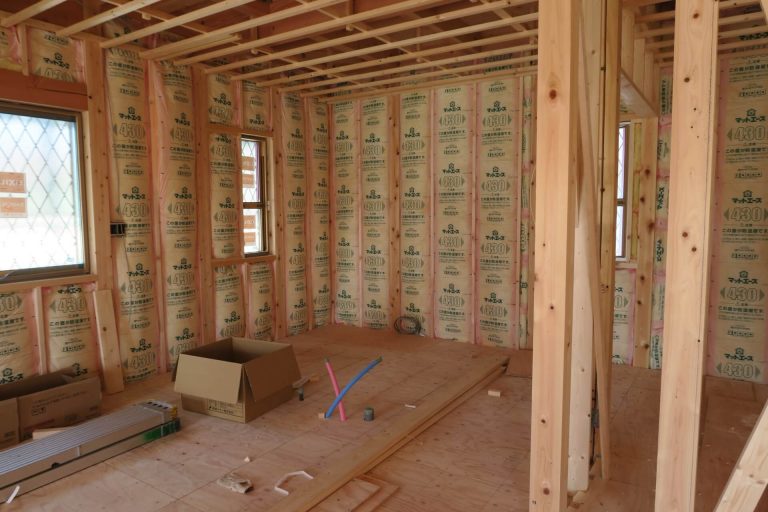 快適な住まいを作る断熱材とは。種類や特徴・選び方のポイントを紹介 新築と断熱材