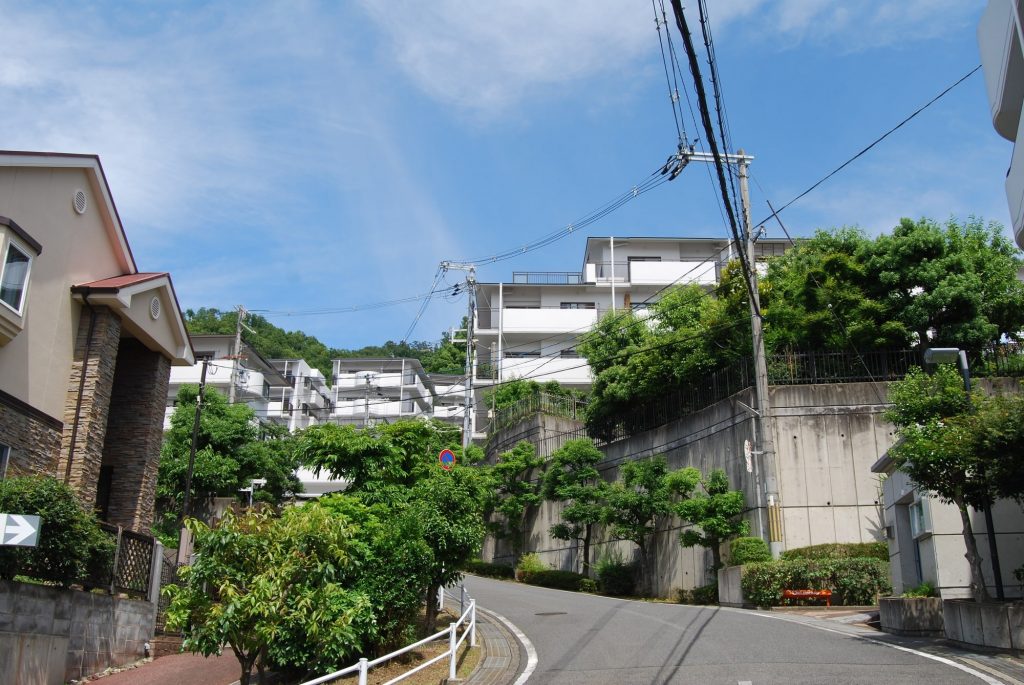 <まとめ>傾斜地の土地活用の実績があるハウスメーカーに相談しよう